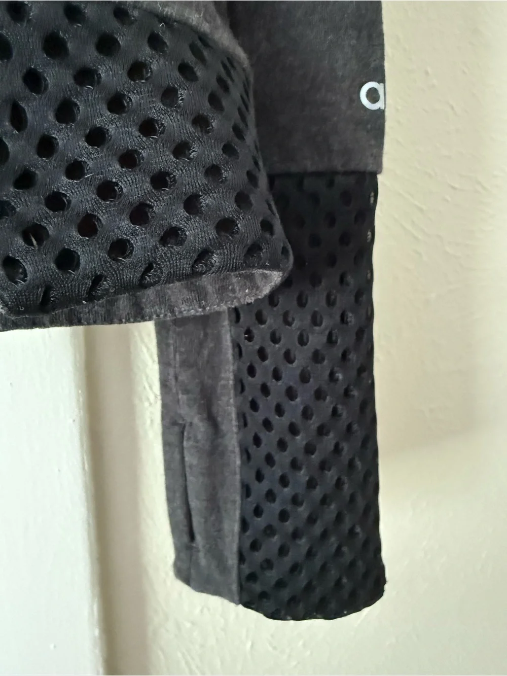 Alo Eclipse Long Sleeve Mesh Detail Hoodie size Medium Charcoal/Black